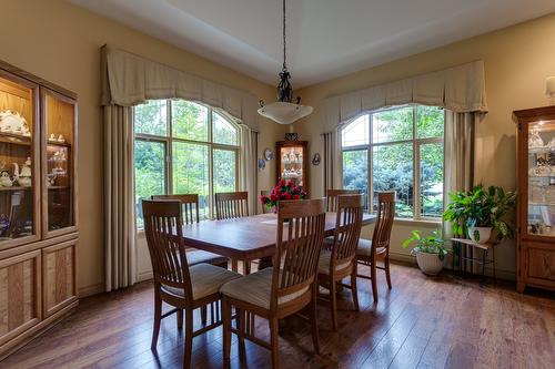 1061 Avondale Place, West Kelowna, BC - Indoor Photo Showing Dining Room