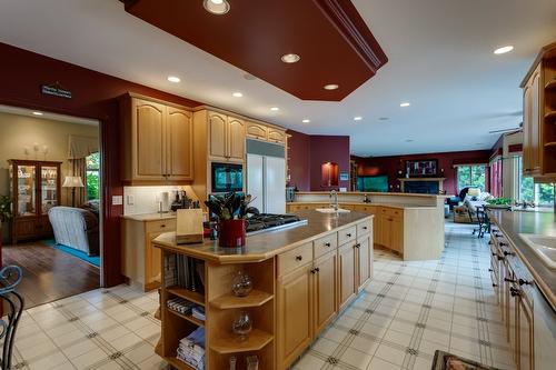 1061 Avondale Place, West Kelowna, BC - Indoor Photo Showing Kitchen