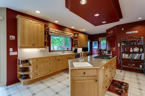 1061 Avondale Place, West Kelowna, BC - Indoor Photo Showing Kitchen