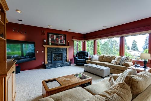 1061 Avondale Place, West Kelowna, BC - Indoor Photo Showing Living Room With Fireplace