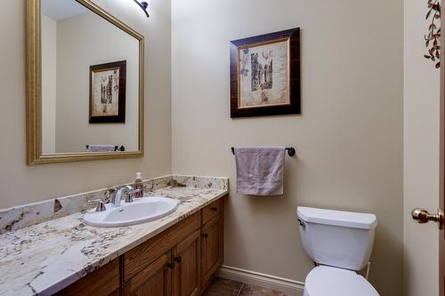 1061 Avondale Place, West Kelowna, BC - Indoor Photo Showing Bathroom