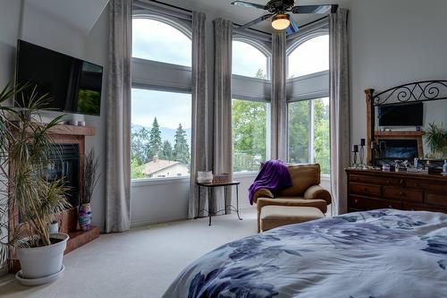 1061 Avondale Place, West Kelowna, BC - Indoor Photo Showing Bedroom