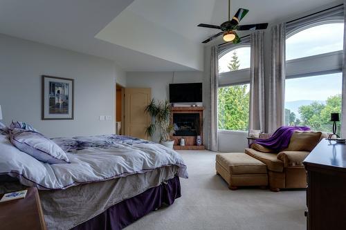 1061 Avondale Place, West Kelowna, BC - Indoor Photo Showing Bedroom