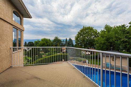 1061 Avondale Place, West Kelowna, BC - Outdoor With Exterior