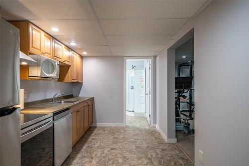 3774 Glover Avenue, Armstrong, BC - Indoor Photo Showing Kitchen