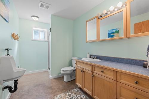 1834 Stepp Pit Road, Sicamous, BC - Indoor Photo Showing Bathroom