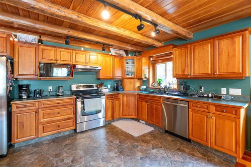 1834 Stepp Pit Road, Sicamous, BC - Indoor Photo Showing Kitchen With Double Sink