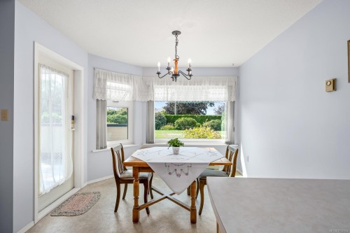 103-1902 Comox Ave, Comox, BC - Indoor Photo Showing Dining Room