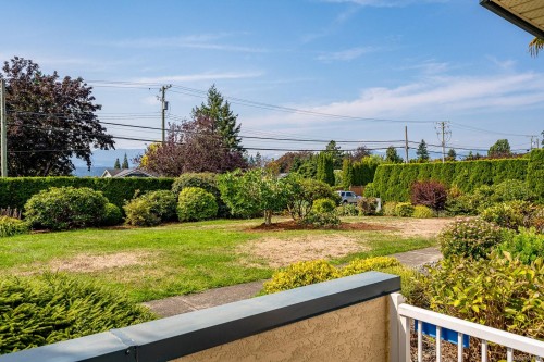 103-1902 Comox Ave, Comox, BC - Outdoor