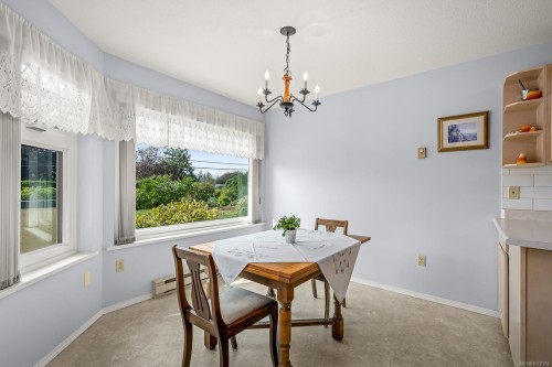 103-1902 Comox Ave, Comox, BC - Indoor Photo Showing Dining Room