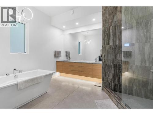 3620 Silver Way, West Kelowna, BC - Indoor Photo Showing Bathroom