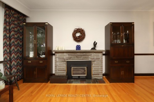 3338 Enniskillen Circle, Mississauga, ON - Indoor Photo Showing Living Room With Fireplace