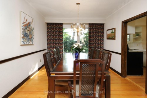3338 Enniskillen Circle, Mississauga, ON - Indoor Photo Showing Dining Room
