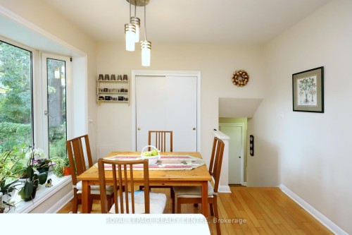 3338 Enniskillen Circle, Mississauga, ON - Indoor Photo Showing Dining Room