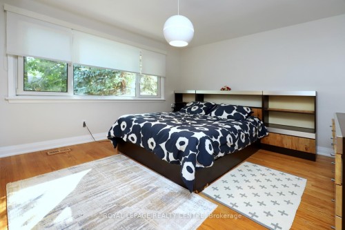 3338 Enniskillen Circle, Mississauga, ON - Indoor Photo Showing Bedroom