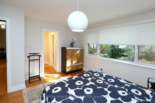 3338 Enniskillen Circle, Mississauga, ON - Indoor Photo Showing Bedroom