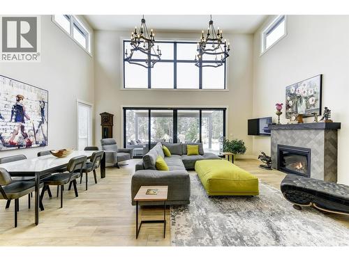 773 Barnaby Road, Kelowna, BC - Indoor With Fireplace