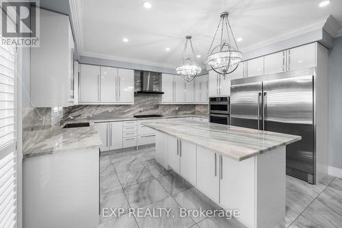35 Tyndall Drive, Bradford West Gwillimbury, ON - Indoor Photo Showing Kitchen With Upgraded Kitchen