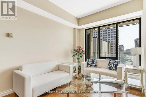 1103 - 90 George Street, Ottawa, ON - Indoor Photo Showing Living Room