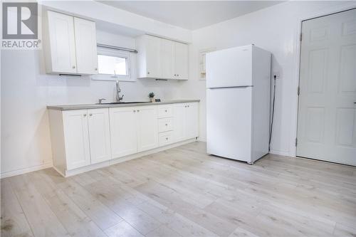 396 Queen Unit# 1, Sudbury, ON - Indoor Photo Showing Kitchen