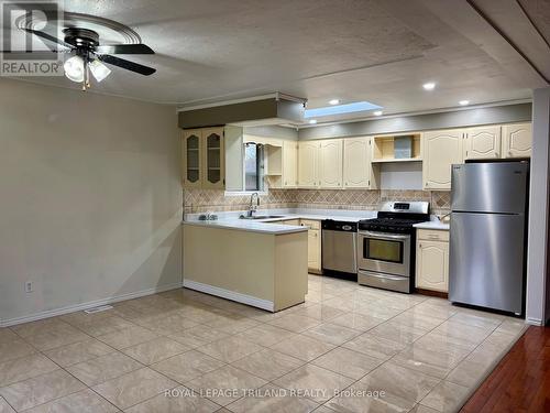 358 Helen Drive, Strathroy-Caradoc (Nw), ON - Indoor Photo Showing Kitchen
