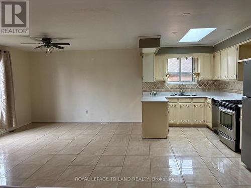 358 Helen Drive, Strathroy-Caradoc (Nw), ON - Indoor Photo Showing Kitchen
