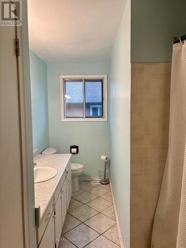 358 Helen Drive, Strathroy-Caradoc (Nw), ON - Indoor Photo Showing Bathroom
