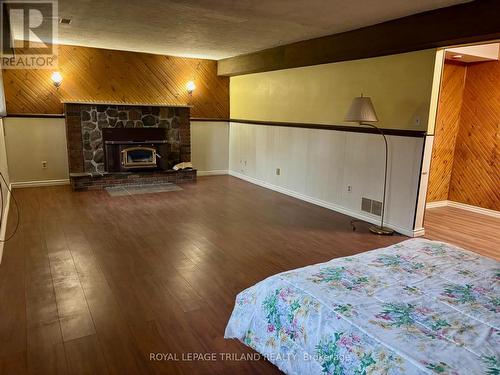 358 Helen Drive, Strathroy-Caradoc (Nw), ON - Indoor With Fireplace