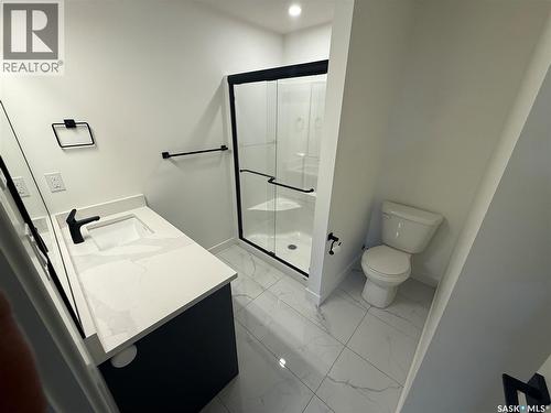 822 S Avenue N, Saskatoon, SK - Indoor Photo Showing Bathroom