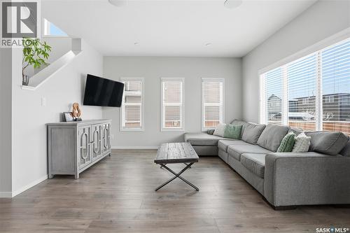 551 Kensington Place, Saskatoon, SK - Indoor Photo Showing Living Room