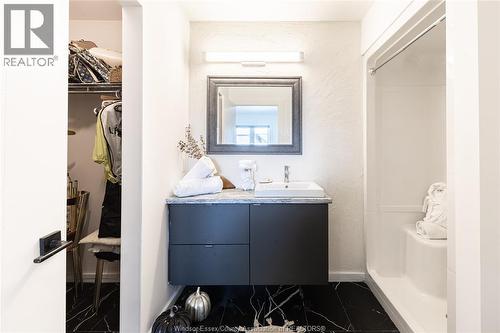 59 Clara Crescent, Chatham, ON - Indoor Photo Showing Bathroom
