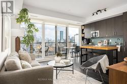 1702 - 297 COLLEGE STREET  Toronto, ON M5T 1S2