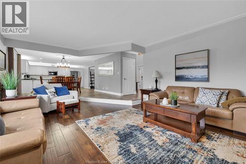2015 Eugeni, Tecumseh, ON - Indoor Photo Showing Living Room