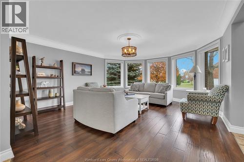 2015 Eugeni, Tecumseh, ON - Indoor Photo Showing Living Room