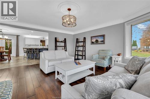 2015 Eugeni, Tecumseh, ON - Indoor Photo Showing Living Room