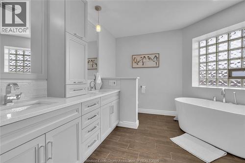 2015 Eugeni, Tecumseh, ON - Indoor Photo Showing Bathroom