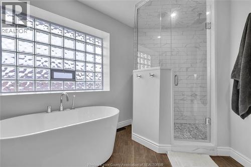 2015 Eugeni, Tecumseh, ON - Indoor Photo Showing Bathroom