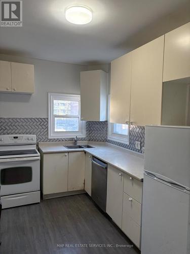 15 Wallace Street, Vaughan, ON - Indoor Photo Showing Kitchen With Double Sink