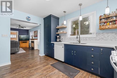 290 South Waseosa Lake Road, Huntsville, ON - Indoor Photo Showing Kitchen