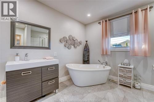 111 Danforth, Leamington, ON - Indoor Photo Showing Bathroom