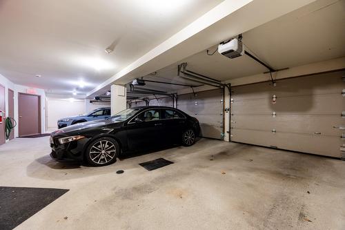 Garage - 2-5625 Rue Condor, Brossard, QC - Indoor Photo Showing Garage