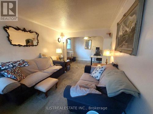 29 Holland Avenue, Toronto, ON - Indoor Photo Showing Living Room