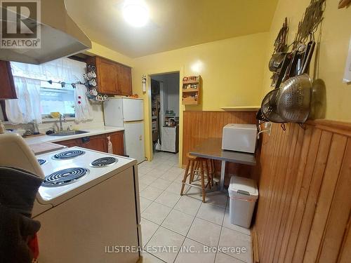 29 Holland Avenue, Toronto, ON - Indoor Photo Showing Kitchen