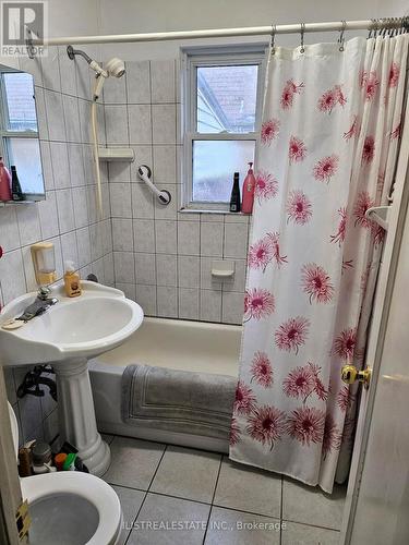 29 Holland Avenue, Toronto, ON - Indoor Photo Showing Bathroom