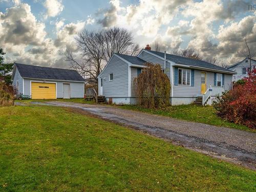 13935 Highway 1, Hants Border, NS 