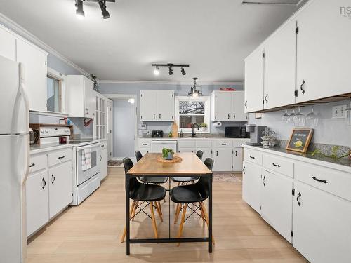 13935 Highway 1, Hants Border, NS 