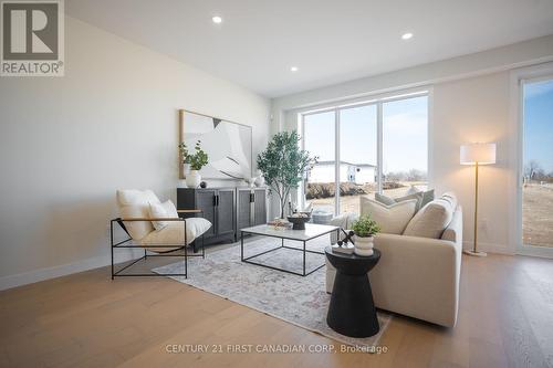 4295 Calhoun Way, London South (South V), ON - Indoor Photo Showing Living Room