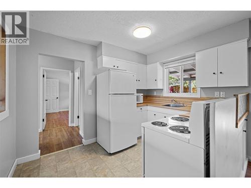 2037 Parker Drive, Merritt, BC - Indoor Photo Showing Kitchen