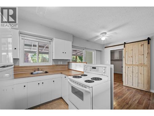 2037 Parker Drive, Merritt, BC - Indoor Photo Showing Kitchen