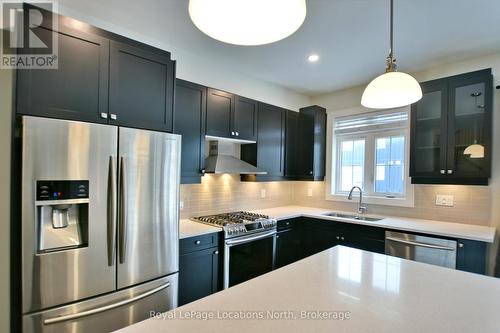 185 Yellow Birch Crescent, Blue Mountains, ON - Indoor Photo Showing Kitchen With Stainless Steel Kitchen With Double Sink With Upgraded Kitchen